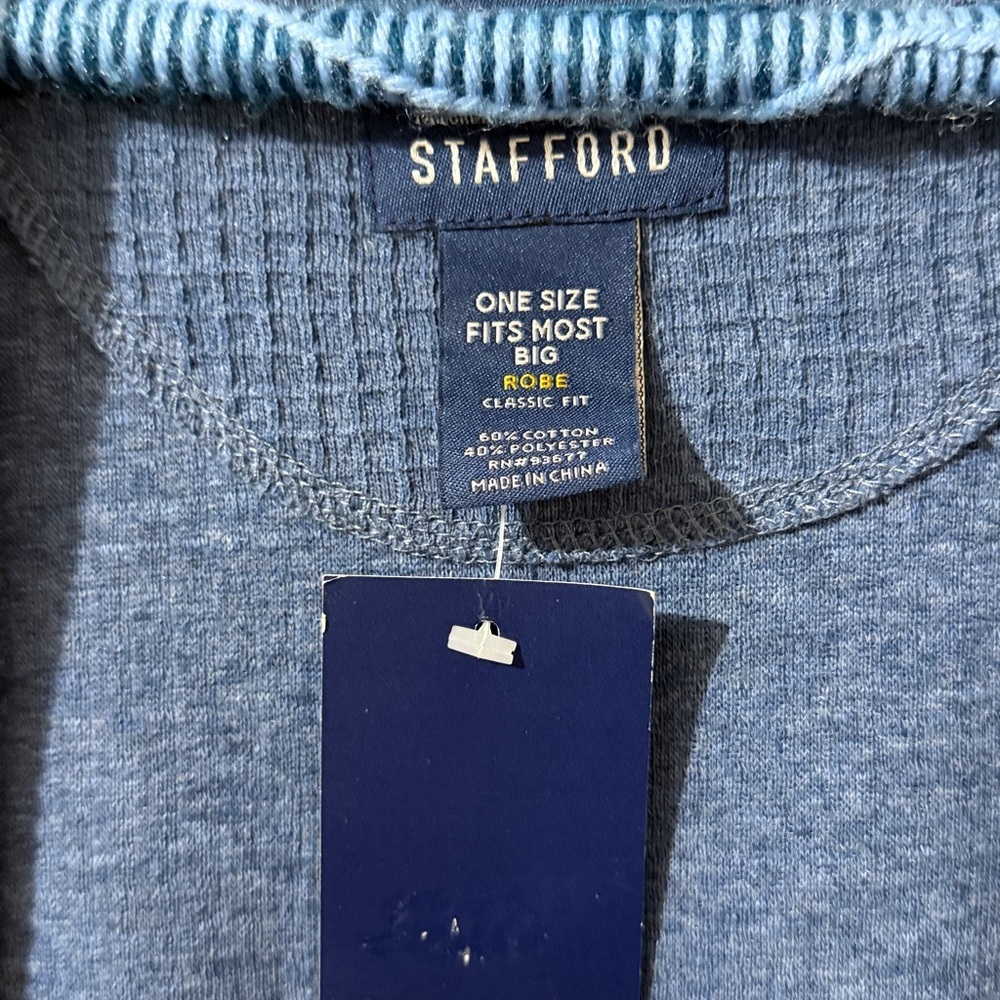 Stafford Blue Knit robe. - Picture 2 of 4